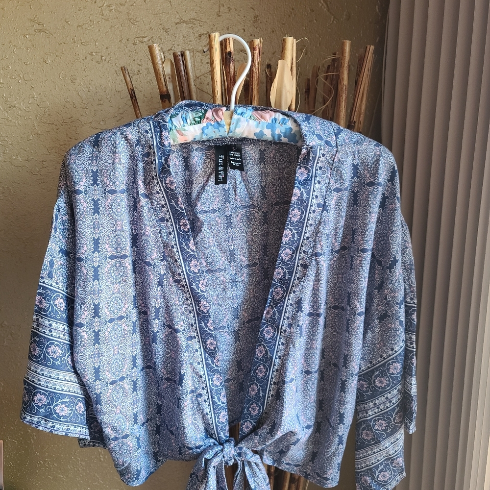 Fun and Flirt shirt. Size Small